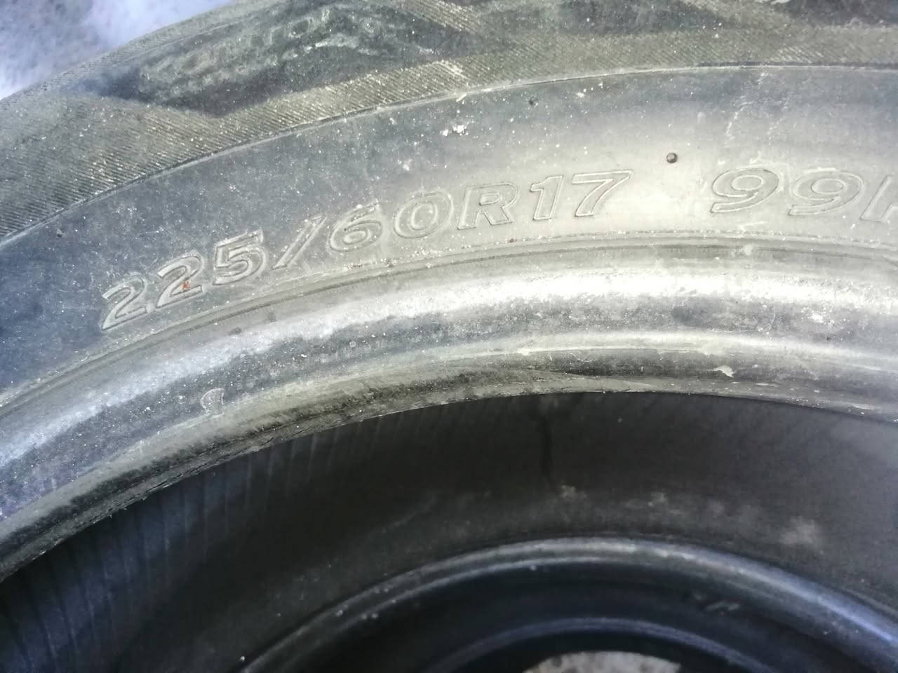 تايرات توسان 2012 للبيع مستعمل سعر 80 الف بيهن  مجال العنوان موصل حي فلسطين رقم راسني *********** على السعر واتساب
