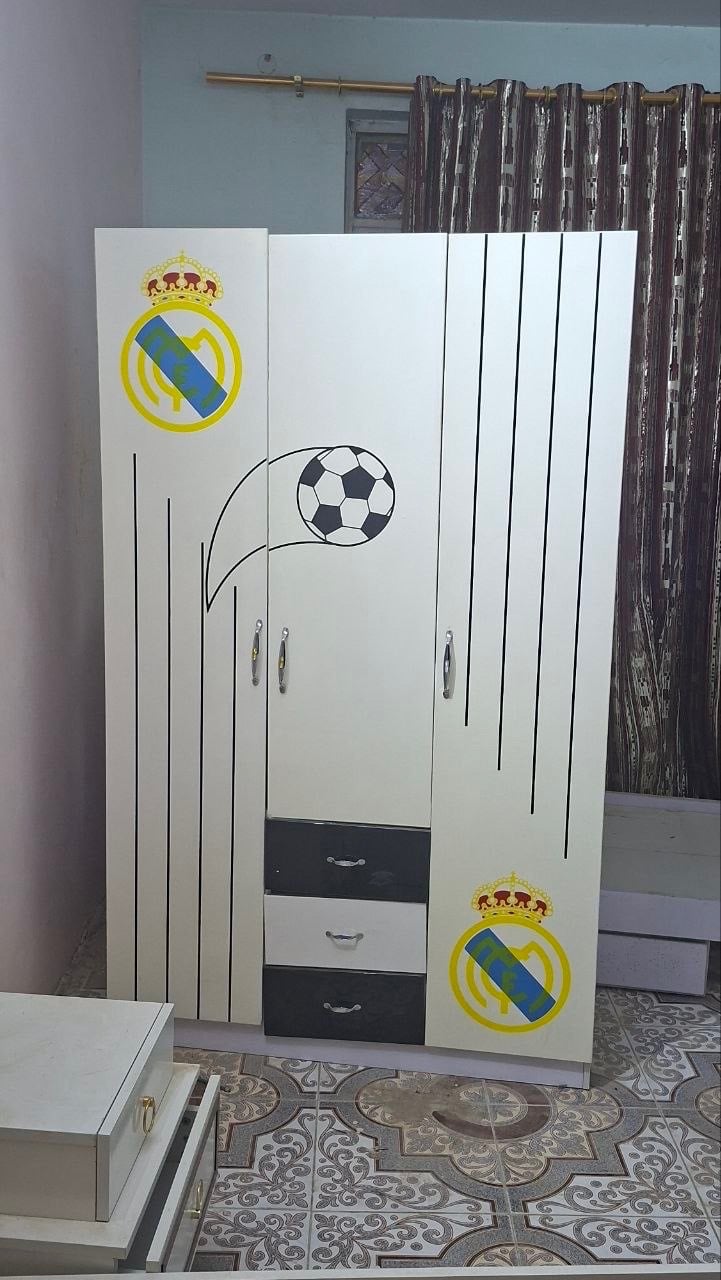 غرفة شبابية نظيفة فول
