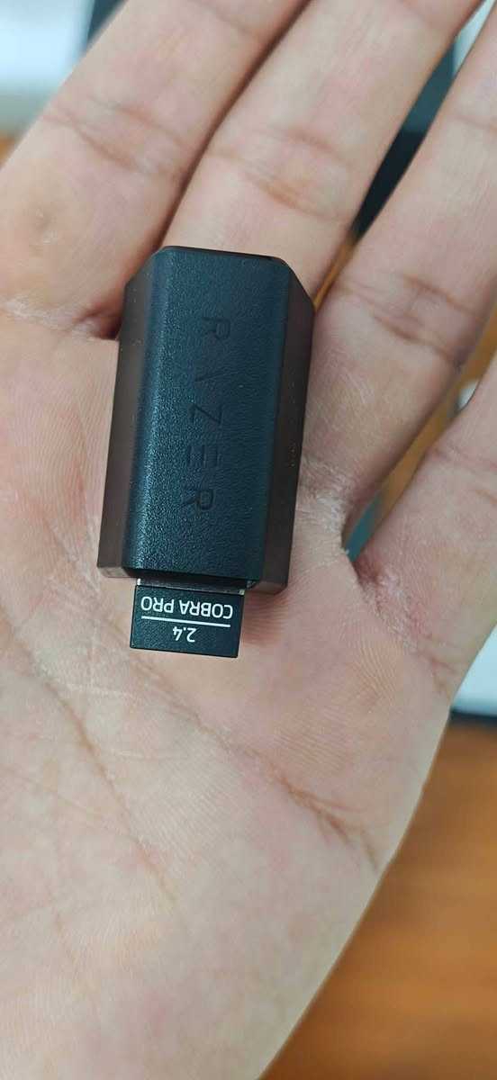 سلام عليكم
متوفر ماوس 
razer cobra pro 

مواصفات الماوس 

سينسر razer focus pro 30k 

سرعة تتبع 750ips

تسارع 70g

الازرار razer optical mouse switches gen 3

البطارية 420 ملي امبير 

الماوس يدعم ميزة on board memory لحفظ بروفايلات الماوس واستخدامها بالاجهزة الثانية بدون الحاجة لاعادة ضبط الاعدادات

يدعم خاصية razer hyperspeed

8 ازرار قابلة للتخصيص والتعديل

سعر الماوس شامل التوصيل 100 الف وبي مجال بسيط للشراي


**إذا كنت صاحب هذا الإعلان وتريد حذفه لأي سبب، رجاءا أرسل رسالة إلى الدعم الفني**