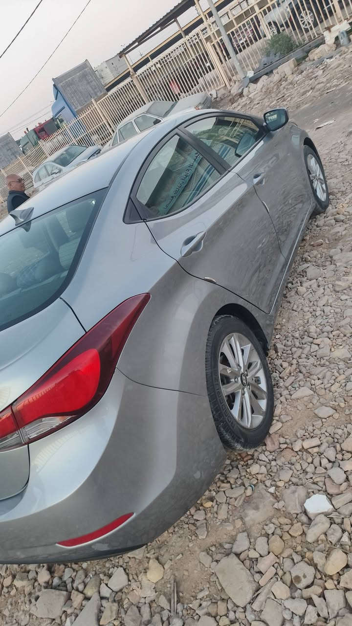 السلام عليكم انترا 15 امريكي فقط بنيد بدون داخل السياره على وضع الشركه ماشيه 93 حقيقي فول عده الفتحه كير ومكينه بلاد مامفتوحه  بسمي مكاني ديوانيه السعر 116 وبيها مجال للشراي سنويه ماصاقطه للاستفسار *********** او***********
