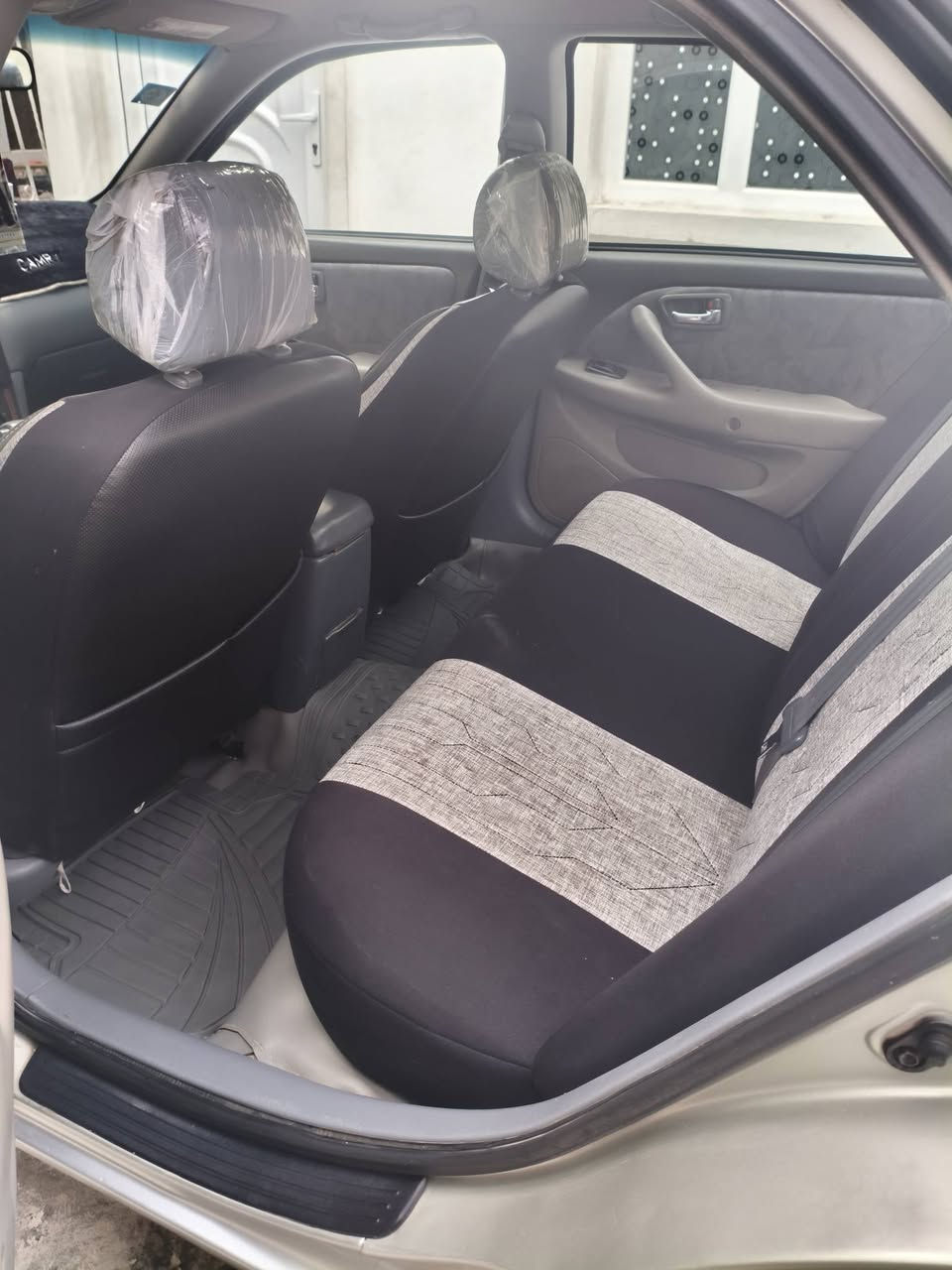 سلام عليكم كامري 2000 للبيع مصبوغه عام جماليه بدون ضربه السياره جديده محرك V6 جديد  اكفلك كير ومحرك تخم تاير السياره ماتحط عليه ربع تبريد ثلج كهربائيات كامله مكاني الحبانيه الخالديه السعر  85$ وبيه مجال بسيط الرقم ***********
