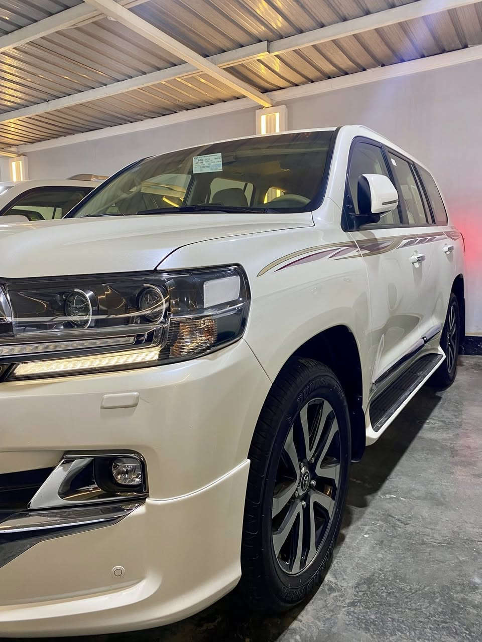 السلام عليكم لاندكروزر (2019) بريم أصلي رقم بغداد الجديد ماشيه 46 الف حقيقي شرط بريم اصلي 6 سلندر كراند تورنك
8 ايرباك ديفيدي طفاية صندوق كهربائي كراسي كهربائية اصل
السيارة مكفولة من ( الصبغ والتبديل والفتح والتعديل ) شرط الفحص على ايد وحدة السيارة بصمات2 فرشات كامله 
جلد اصلي ومدوشمه مخمل من هيا زيرو 
مكان السيارة بغداد النهضة بيع فقط
***********
$55,500
