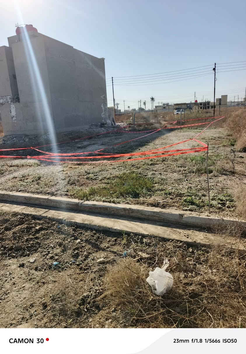 سلام عليكم ارض للبيع مقابل برج الجزيرة نزلت شارع ماجد الحميد ٨٨متر واجهة ٦.٣٠ إنزال ١٤ متر زراعي سند ٢٥ الارض مخدومة من ماء و كهرباء ومجاري ورصيف للاستسفار اتصل على الرقم ***********
