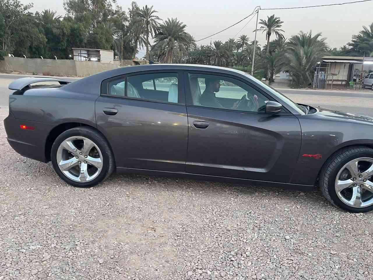 سلام عليكم خوان جارجر موديل 2014
مكينه 3600 مراوس ب وبتمه من موديل 12 فما فوق.    
سياره رقم بغداد بسمي رقم نكليزي دولي 
***********
