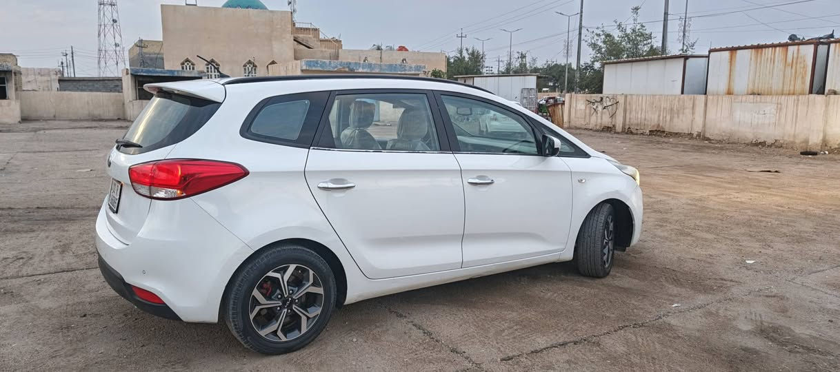 كيا كارينزا ٧راكب موديل ٢٠١٤ رقم بغداد بأسمي رقم أنكليزي سنوية ٢٠٣٠ وارد خليجي كفالة من الضربة مكينة ٢٤٠٠  دوش مكفول تبريد تدفئة شغال قطعتين فوصل مواصفات شاشة تحكمات ستيرن فتحه بنوروما كهربائيات ١٠٠% منظومة لايت حدادية ١٠٠% تختم تاير بالباكيت السعر ١٥٠ وبيها مجال عنواني ميسان قضاء الكحلاء ***********
