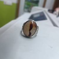 عقيق يماني • مصور • رجل واقف