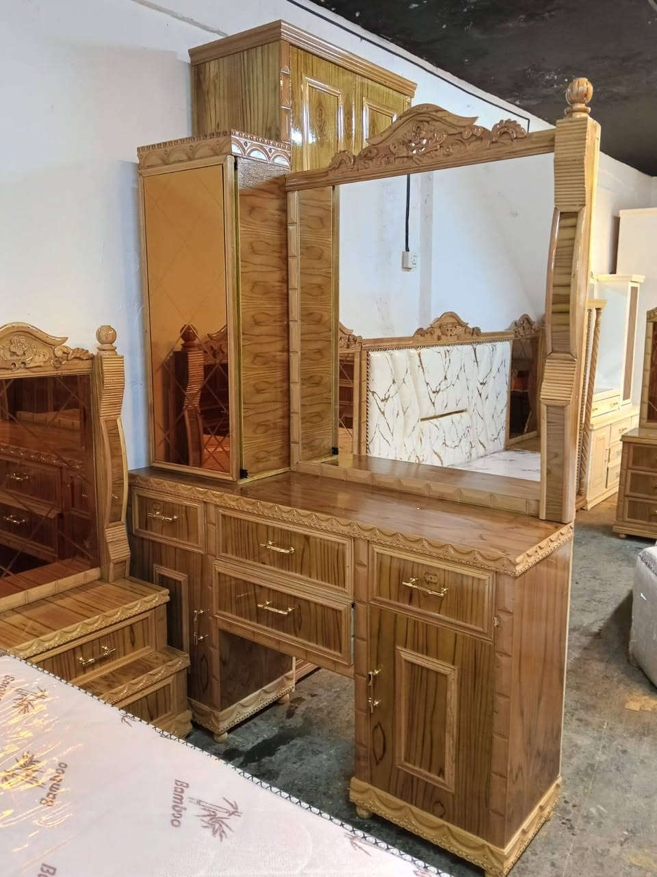 غرفة خمسة ابواب فصال تركي🆕
باب الميز سلايت 
صبغ حراري مع مصطرا لوكنز✨
لون الدوشمة حسب الطلب 📫
باب جديدمعرض عش العروس قرب نادي الفتوى 
للطلب والاستفسار 📢
***********
***********
