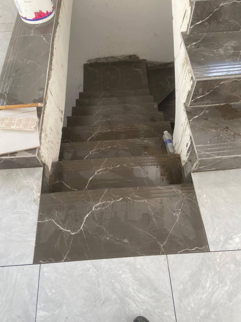 سلام عليكم خلفه سيراميك جدران ارضيه شغل درجه اولى وشرط شغل يكون عل ليزر  متفرغ حاليا وسعار مناسبه مكاني بغداد البياع *********** بيه واتساب هم
