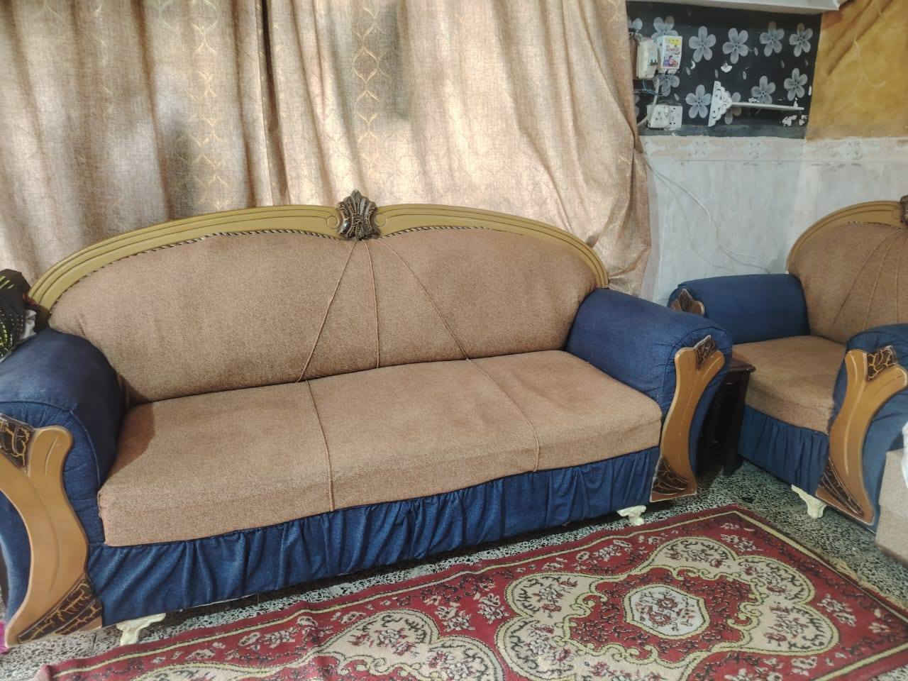 تخم للبيع ب ٣٠٠ ألف وبي مجال ***********
