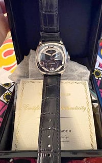 ساعة • للبيع