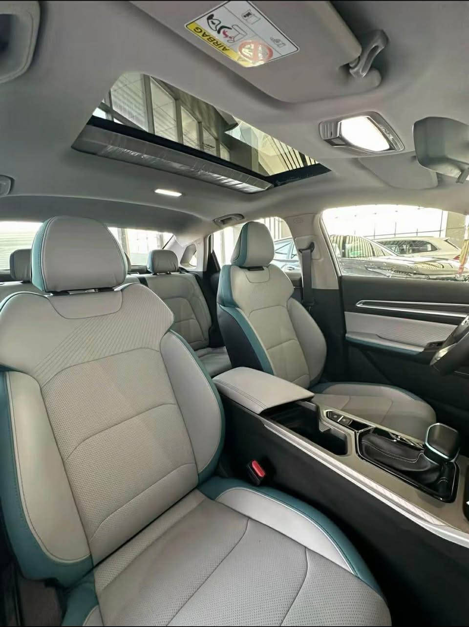 GEELY EMGRAND 2025 فول مواصەفات
 دەرکەی لای سەکن یەک بستی بچوک pdrکراوە هیچی دیکەی نیە زەمانی شەریکەی  باجگری ماوە ٤٤هەزار ڕۆیشتوە   سعریشی ١٣٥  واتساپ ڤایبر *********** أربيل, العراق
