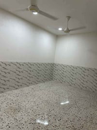 يوجد بيت للاايجار مساحه البيت 50متر طابقين الطابق الارضي صاله حولي مطب...