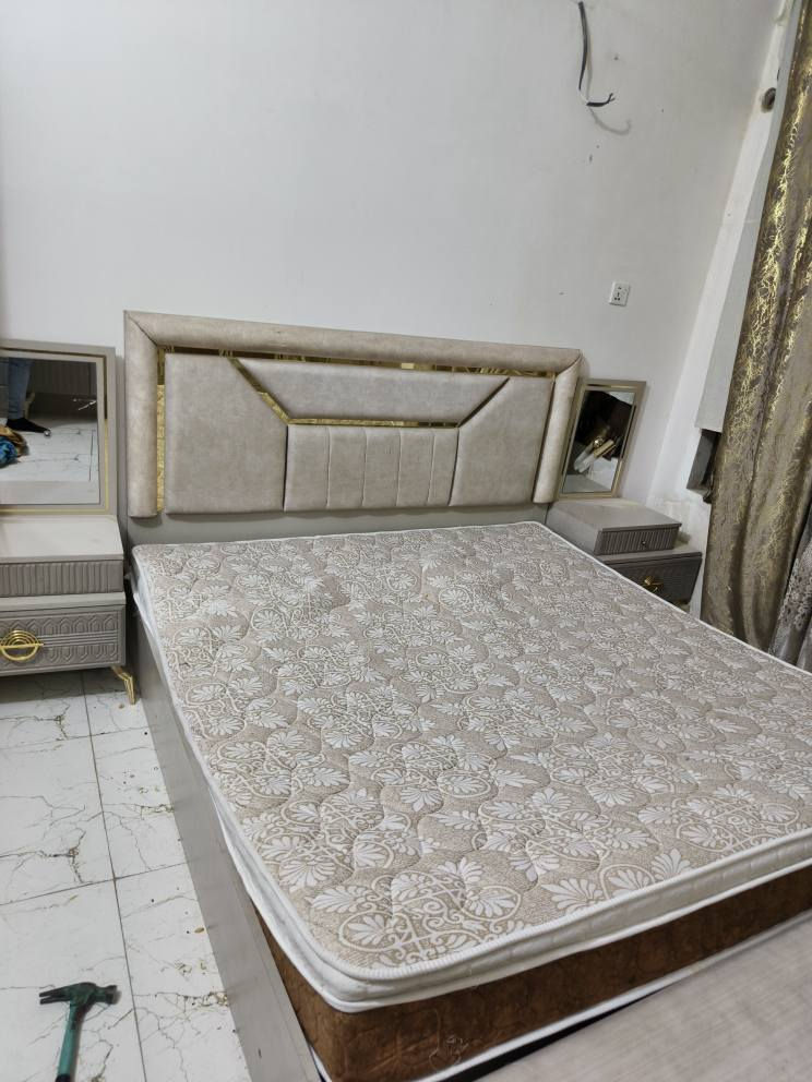 غرفه اخشاب تركيه نضيفه جدا بعد بيه مير مام صوره وشازلونه يعني 8 قطع حاليا مفتوحه سعره 525 وبيه مجال للشراي الاستفسار *********** مكاني كربلاء كربلاء, العراق
