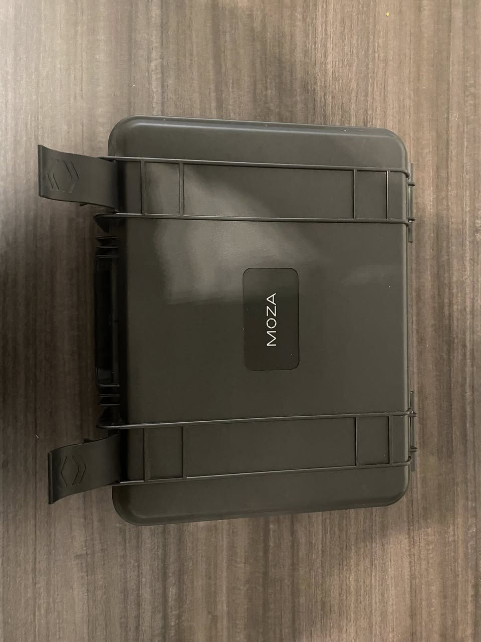 للبيع مانع اهتزاز للكاميرا والهاتف من شركة (ronin moza air) الجهاز نضافتة 100% مع كامل اغراضة للتواصل على الماسنجر او على الواتس اب (***********)
