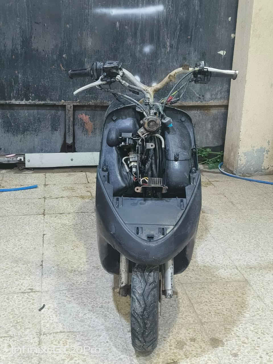 السلام عليكم  دراجه لبيع السعر 120الف وبيه مجال بسيط  مكفوله الشاصي  والمكينه والكهربائيات كله شغاله سلف هورن تجفيت جديد الدراجه مكاني الدوانيه الاخصيمه ‏*********** للستفسار هاذه الرقم وبي واتساب
