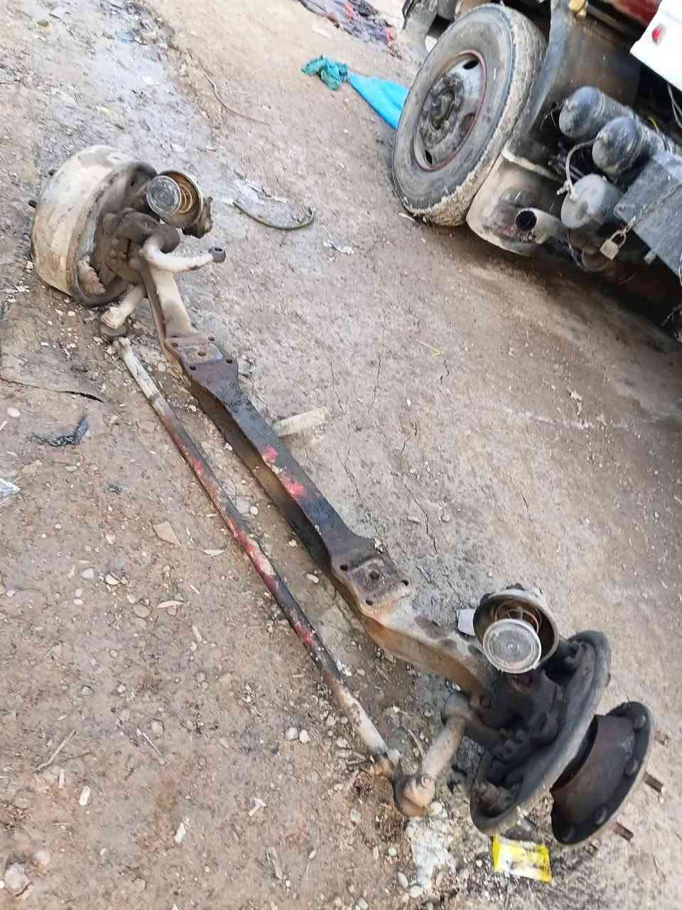 السلام عليكم فرند اكسن للبيع ٨ استدات كامل بي نقص فلنجه اليمين مال رينو مكاني موصل حي الزهراء ***********
