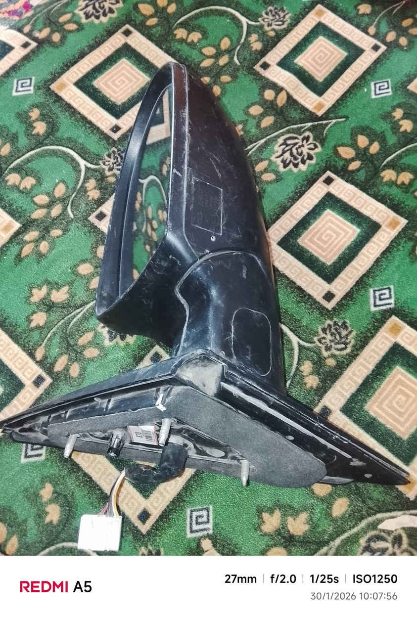 السلام عليكم مراية سيارة كاملة بس الطار ماموجود اشارة شغالة ماعرف يا سيارة قيم واخذ مكان مشخاب ***********
