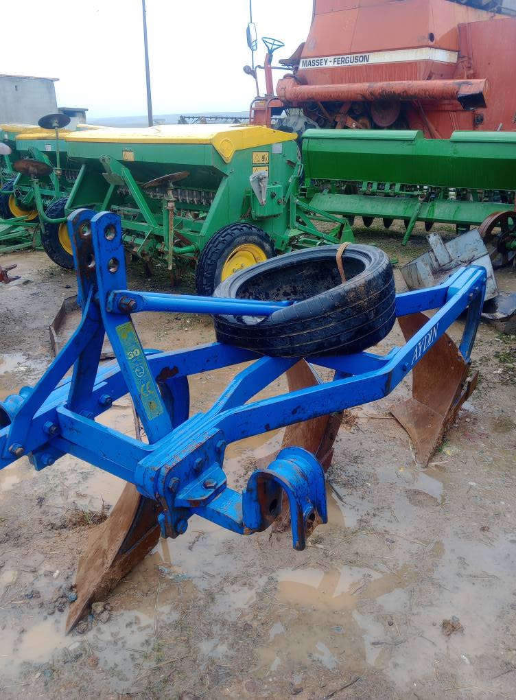 سێ گاسنی ایدن بۆ فرۆشتن رقم 14مودیل 2015  سحری مناسبە رقم ***********  ***********
