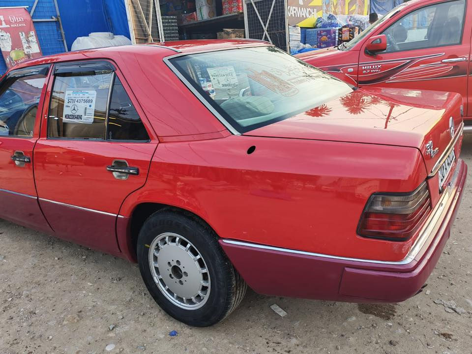 السلام وعليكم 
مارسيدس دب
موديل 1990
مكينه بطه 
مكينه كير مكفول
حداديه فول
تبريد تدفئه شغلل
سعر 60وبيهه مجال قليل
عنوان ديالى المقداديه
***********
