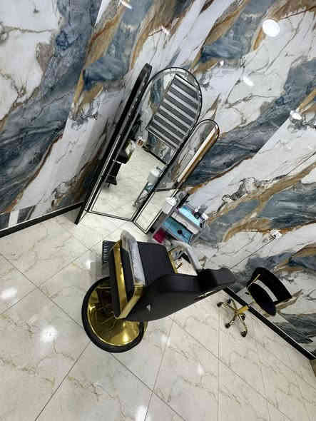 السلام عليكم 
غراض صالون للبيع 
ميز حلاقه عدد 3 كامل مع الكرسي 
كرسي ابو المغسلة 1 
كاويات عدد 2
شسورات عدد 2 مع ستاندات 
ميز مجرات عدد 5 
سديه جديدة 1 
رفوف مواد عدد 3 
قاطع 1 
رنگ لايت تعليك 1 
مواد + ميز + كرسي + مغسلة متكامله تنضيف قدم وبدي كير ومني كير واكرلك 
—————————————
اصباغ + معالجات + مواد شعر 

السعر 3 مليون شلع وبيهن مجال بسيط 
العنوان بغداد / مدينه الصدر 
للاستفسار ***********
