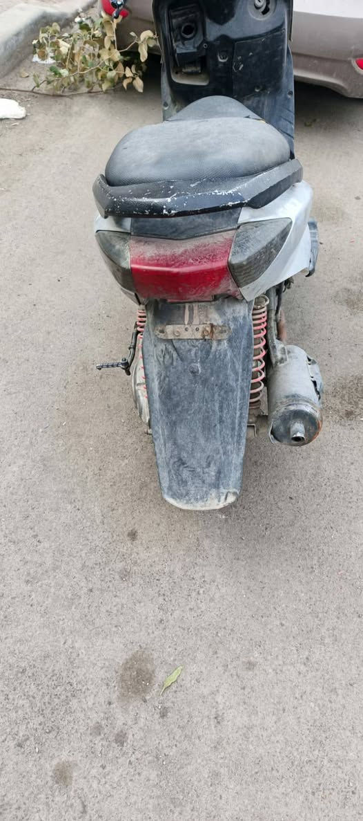 سلام عليكم شباب سكنس نثيا يابني 140 للبيع الدراجه بس كابريتر يحتاجله  وتشتغل السعر 325 وبيها شي قليل الرقم *********** المكان بغداد شارع فلسطين
