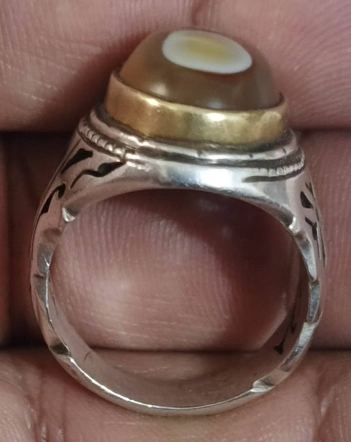 خاتم سليماني هندي عيون متساويه شرط قديم حجره وصياغة
للبيع أو المراوس حسب القناعة يوجد توصيل لجميع المحافظات


**إذا كنت صاحب هذا الإعلان وتريد حذفه لأي سبب، رجاءا أرسل رسالة إلى الدعم الفني**