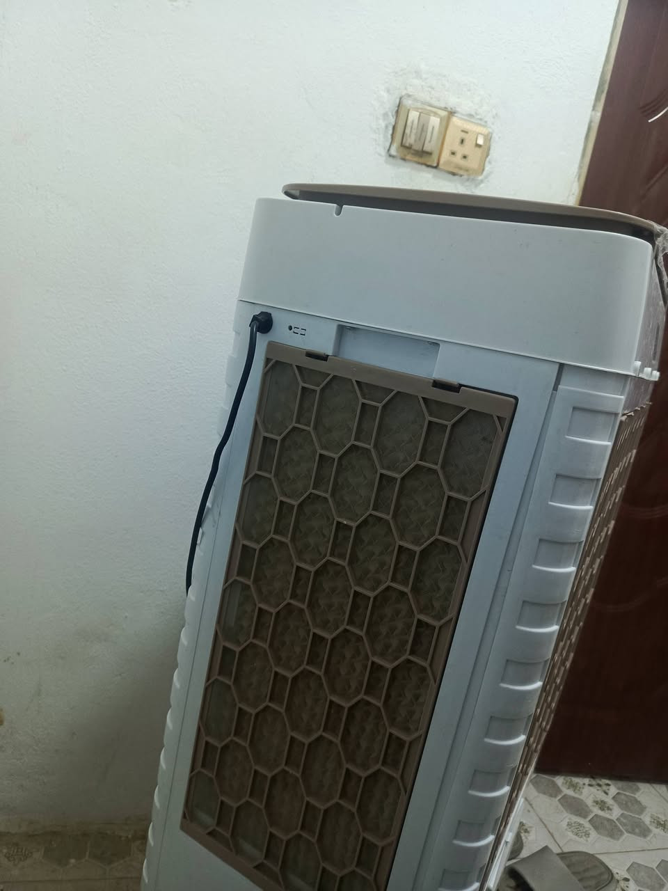 السلام عليكم كنفيره للبيع جديده طك الكارتون صارلي سبوع من اخذتها قسمن بلله هواها ثلج بس اني متفيدني لان غرفتي زغيره تريد مساحها اكبر او مفتوح الي يرديها بخدمته هيه والكارتون مالتها وملحقاتها اني ماخذها 165 ب160 نهايتها قفل :واتساب ***********
