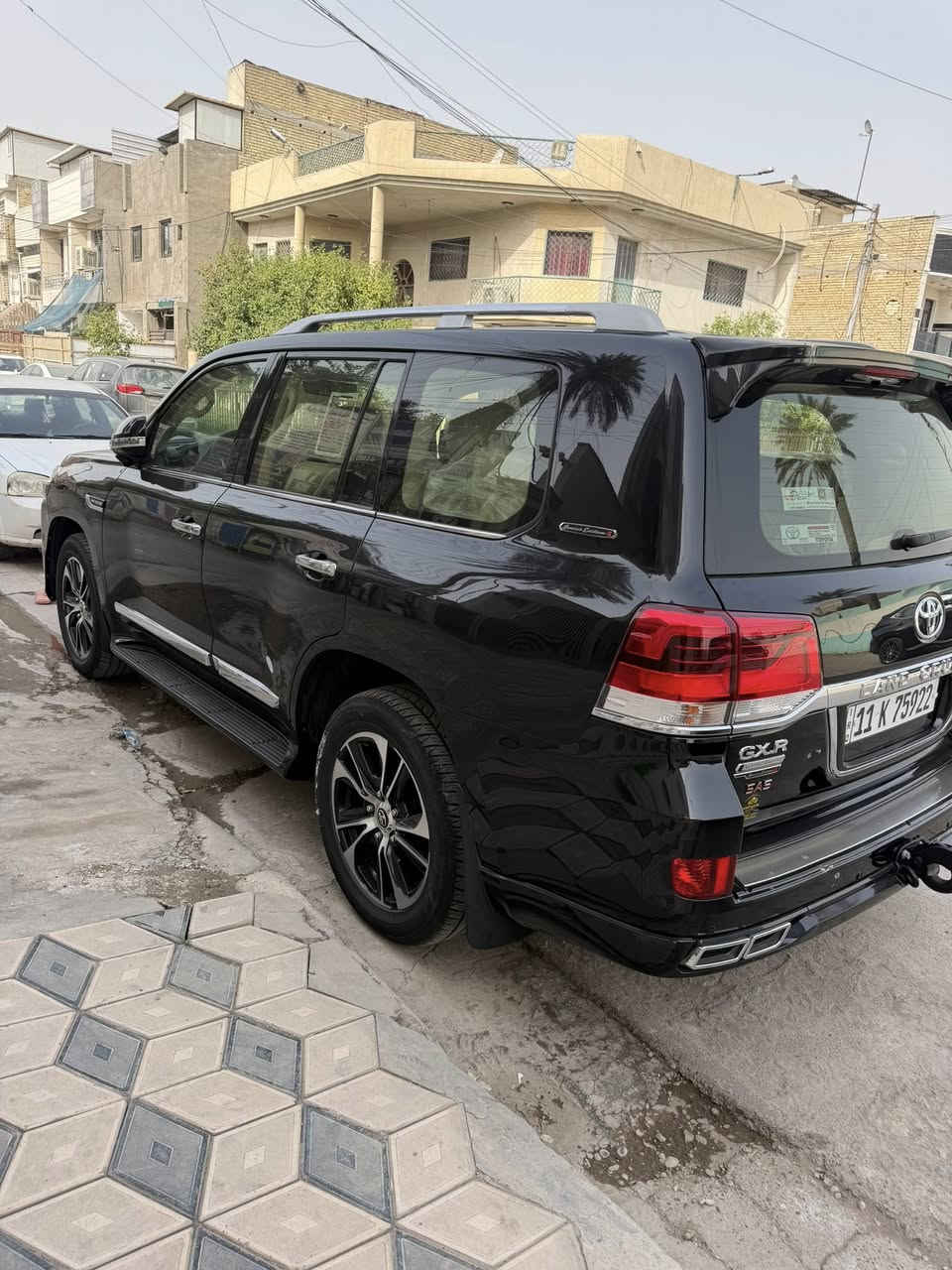 لاندگروز2021  ساز اصلي الفئة العالية محرك 8سلندر 4600 فول مواصفات 1/1 رقم بغداد بأسمي السيارة المواصفات 
1- بصمه + بصمه ابواب 
2- سلايت 
3- كشنات جلد + كهرباء  
4- دشبول لگزز + 3 شاشات 
5- صندوگ كهرباء 
6- 3 شاشات 
7- كامرات 
8- حساسات امامي خلفي 
9- شاحن لاسلكي 
10- دبل ماوس 
11- محرك V8
12- اناره داخليه 
13- 8 ارباك
14- تشغيل عن بعد 
15- اشاير لكزز
فول مواصفات اصل 1/1 مكان بغداد 
مغلفة PPF الاصلي
السيارة مكفولة من كلشي بيهة بس بارد على گد إصبعين بل بل باب الخلفي الجهة العكس السايق 
وماشية 87,000 كيلو متر حقيقي وقابل للزيادة
السعر($60,000) يعني 6 شدات
المكان بغداد البنوگ
ما متواجد عل خاص 
للأستفسار *********** 
موجود ع خط و ع الواتساب
