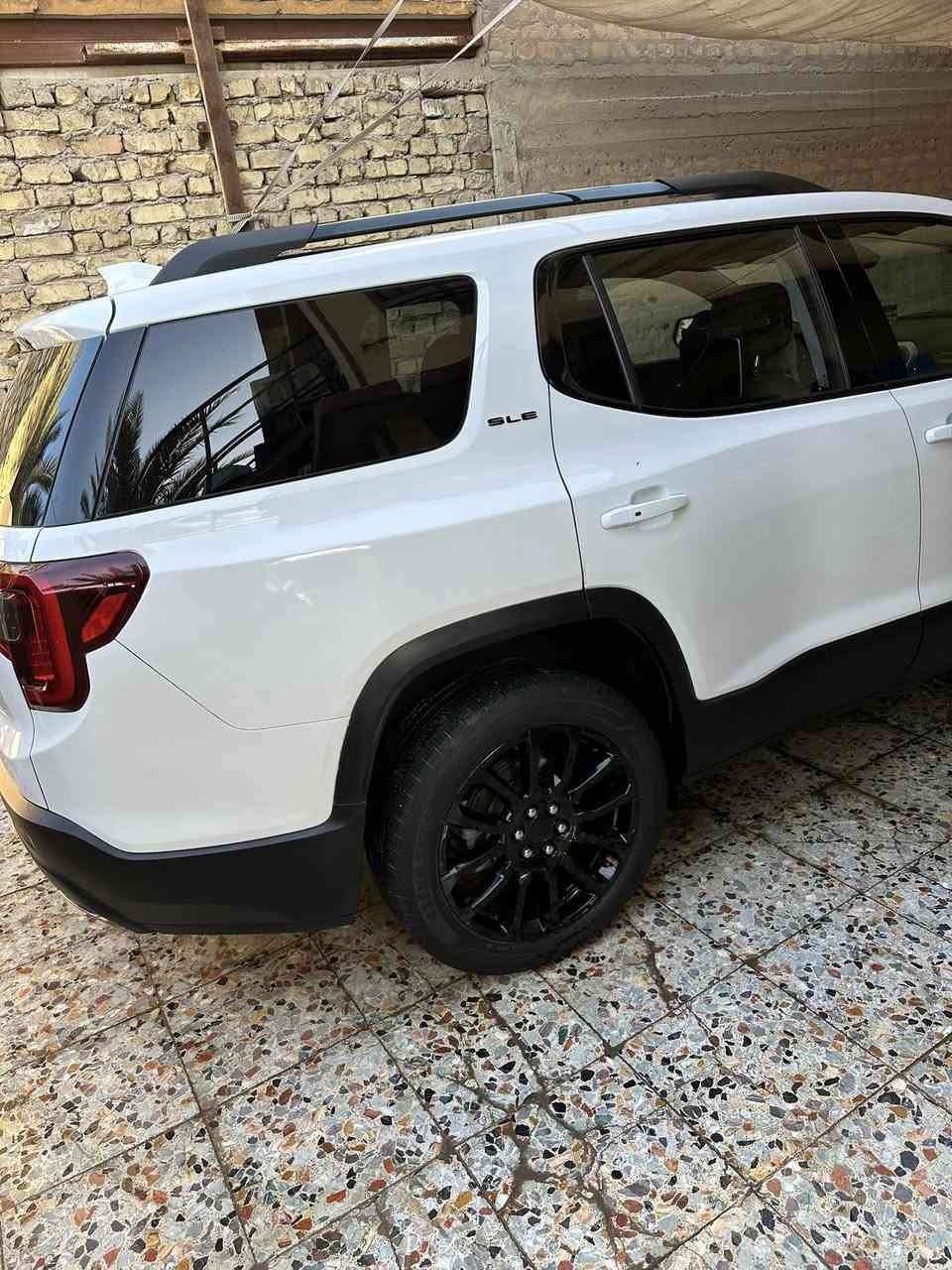 السلام عليكم
موديل ٢٠٢٣ 
٤ سلندر 
ماشيه ٢٥
بدون ايرباك جاملغ خلفي صبغ فقط 
شاشات شاشات خلفيه 
وكاميرات خلفي امامي بث مباشر وخزن 
رقم اربيل ب اسمي 
٢٤٠ السعر بي مجال 
***********
