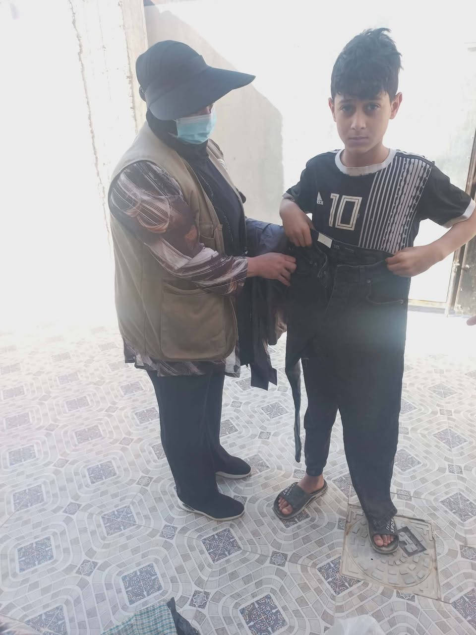 إلى صاحب الأيادي البيضاء، شكراً لكونك سبباً في سعادة يتيم بكسوة جديدة. هنيئاً لك مرافقة النبي ﷺ في الجنة كما وعد 'أنا وكافل اليتيم في الجنة كهاتين'. تقبل الله طاعاتكم وأدام عليكم فضل جوده وكرمه.""
"جزاكم الله خيراً على مساهمتكم في كسوة العيدلفرحة200يتيم من فاعل الخير . لقد كان لعطائكم أثر عظيم في إتمام فرحتهم. بارك الله في رزقك، وكتب أجرك، وكل عام وأنت بخير."
للتبرع التواصل خاص اوعبررقم الهاتف
***********
#فريق ايادي المحبة للاغاثه والتنميه
