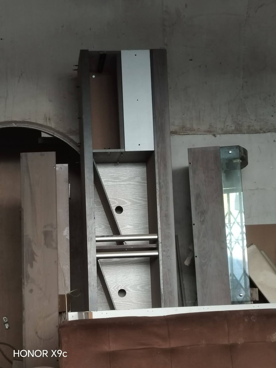 سلام عليكم شلونكم شباب بنات تخم قنفات للبيع الخشب مالته قوي نقصه تجيب اله ارجل تقريبا 4 او 5 الرجل مالته تطلع اب 2000 دينار وتجيب اله فرشه للمقعد وتنضفه تغسله  ما دايس ليجوه ابد سعره 225 وبي مجال قليل وعندي ميز تلفزيون حجمه كبير وراقي كلش سعره 75 وبي مجال مكانه بغداد السعدون للاستفسار اكثر ***********اي شي تحتاجون استفسار بل خدمه واسف عل اطاله وشكرا
