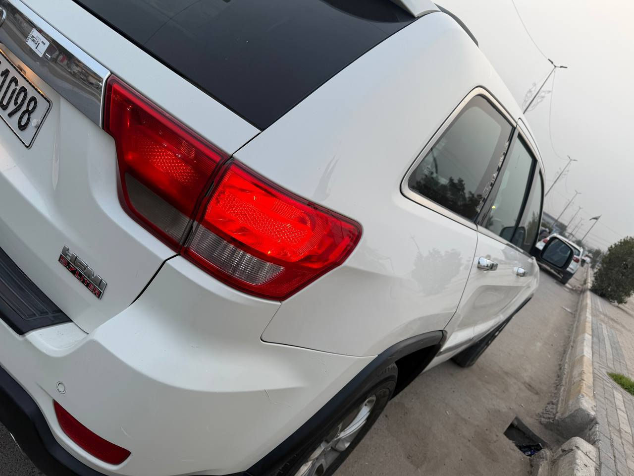 ألسلام عليكم جيب لاريدو مديل2012 4قطع صبغ مكانهه بغداد مكينه هيمي  سعر138 /***********
