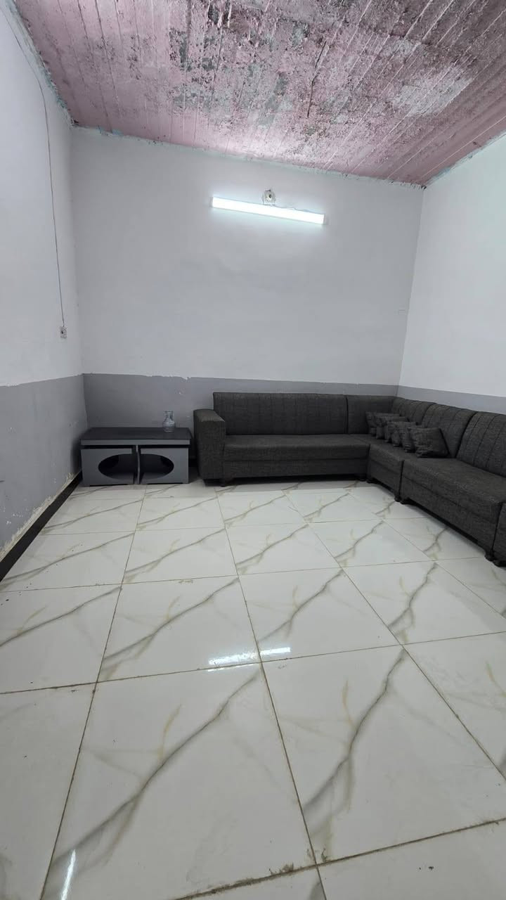 السلام عليكم بيت رهن غرفتين وصاله ومطبخ استقبال صحيات داخلي وخارجي سعر الرهن ١٢ مليون الاستفسار على الرقم ***********
