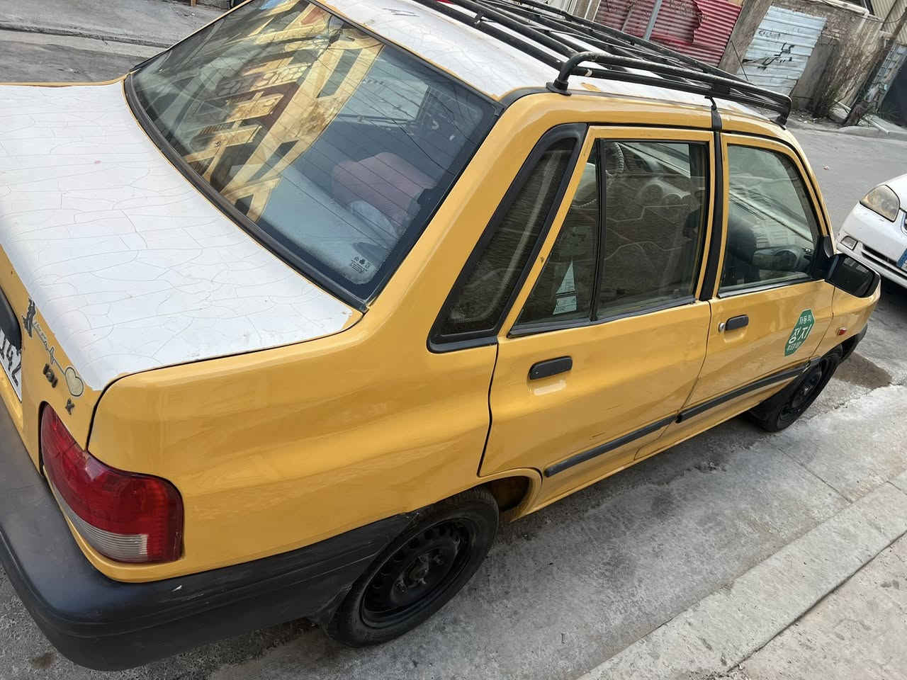 السلام عليكم  سايبة موديل 2012مكينة كير تخم تاير تبريد شواصي حلوه بيه فطر امامي بسيط رقم انكليزي مصفره هييئه وغرامات تاخذ صافي تحويل مباشر شرط بيه صبغ جاملغات خلفيه مكان بغداد الثعالبة قرب سيطرة الشعب القديمه للتواصل الاتصال *********** السعر 27 وبيه مجال جدا بسيط
