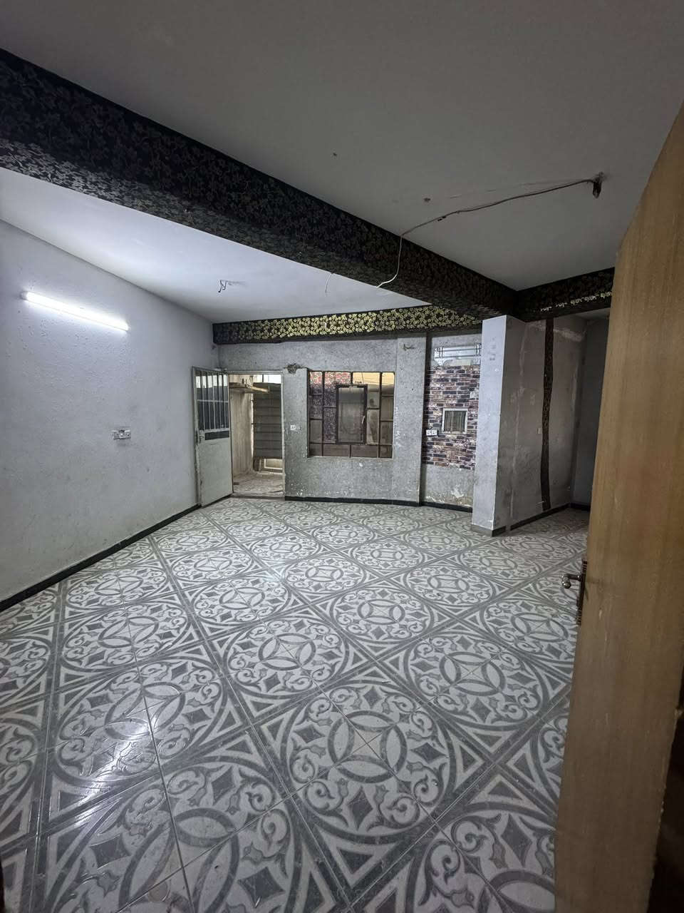 شقه للايجار طابق اول تحتوي على صالة مطبخ وحولي وغرفتين نوم وخدمات وبلكونه كبيره
العنوان الطالبيه شارع كليه الاداره والاقتصاد 

للاستفسار حيدر العادلي 

***********

