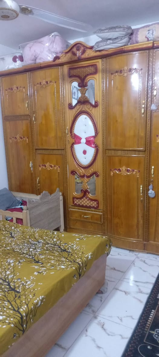 غرفه لبيع مستعمله شي قليل حلوه ونضيفه تجي وتشوف بعينك سعر خاص
اي ستفسار خابر وتدلل ***********مكاني حيور سبع قصور
