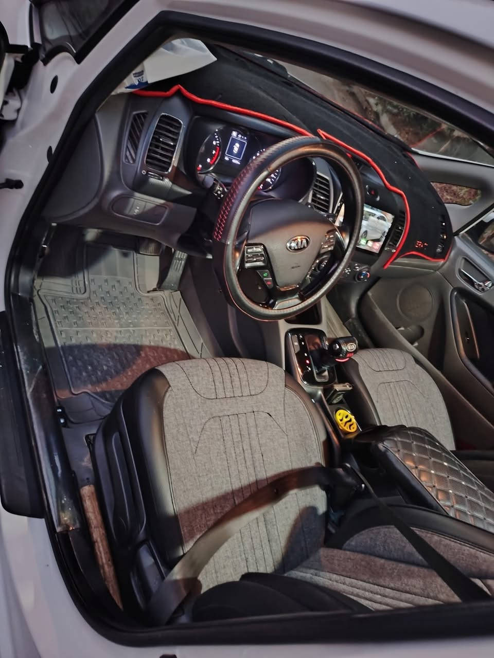 سلام عليكم سيراتو ١٨ بغداد
🌲ماشية 100km 

 🌲المواصفات تبريد قطعتين

🌲شفتات ستيرن

🌲حساس امامي خلفي

🌲تحكم استيرن فول

🌲مري شفط

🌲 اشاير بل مري

🌲شاشه +كامره

 🌲ويل كب5

🌲 ٣ انضمه قياده يكو سبورت نورمان

🌲محرك١٦٠٠ 

🌲 ملاحظه

🌲سياره مكفوله عده بارد باب عكس سايق

🌲صدر امامي خلفي 

🌲باتري جديد 

سعر 147  وبي مجال 

رقم الهاتف ***********

سياره على وضعية شركة
