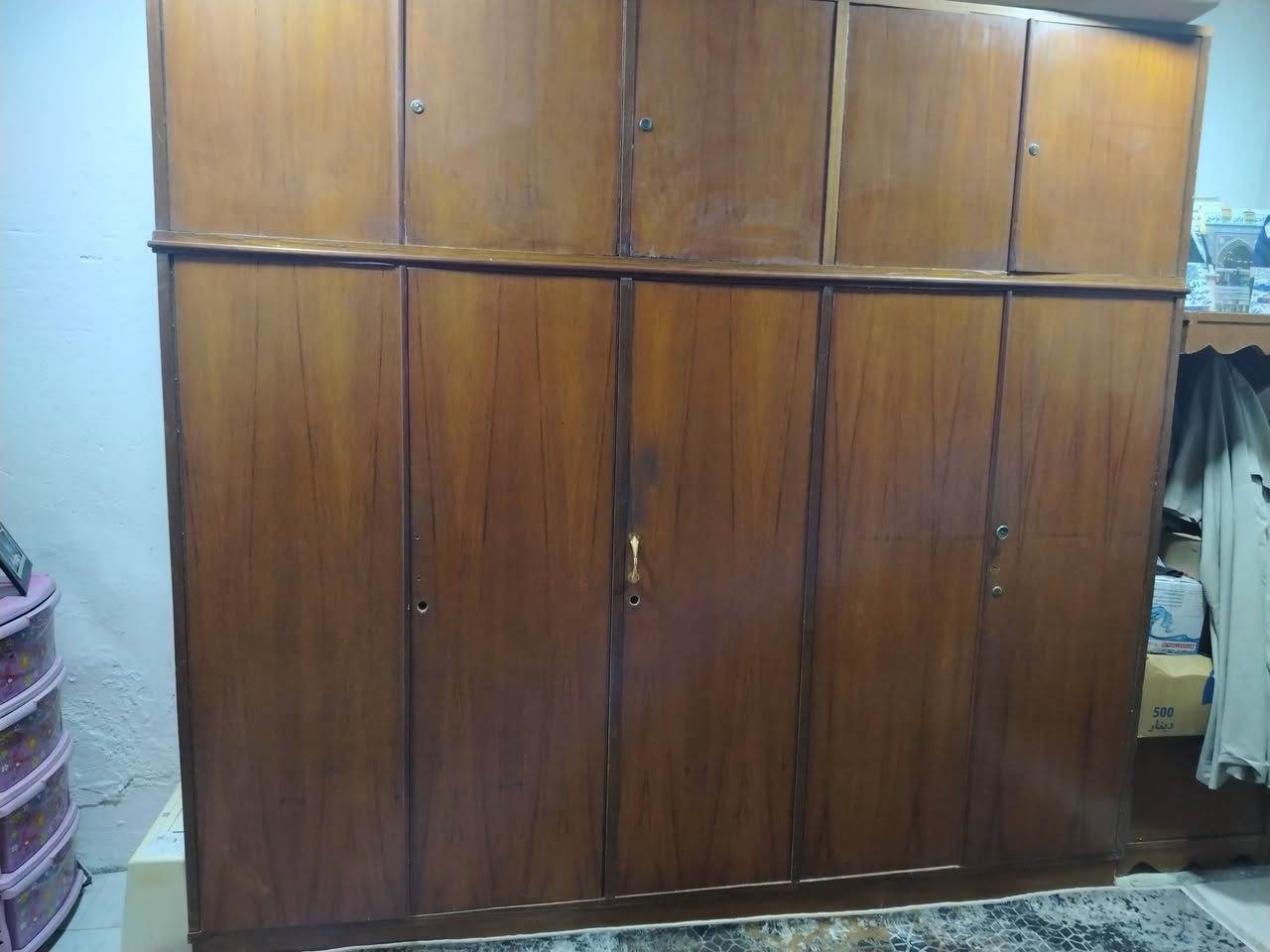 ت السلام عليكم اخوان غرفه اخشاب صاج للبيع كنتور خمس أبواب طابقين  وزاويه غرفه و ميز تواليت  مكاني  البصره الابله
رايد الغرفه كله ب٥٥٠
***********
