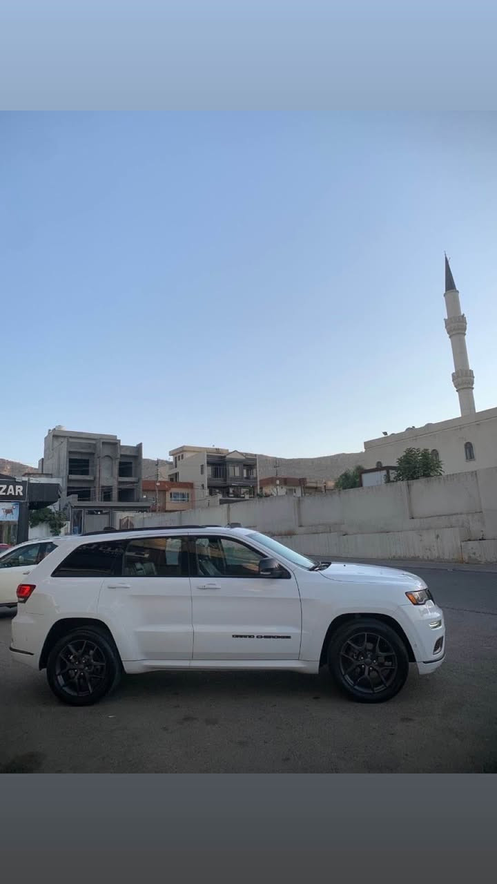 Jeep limted X- فول فول ١-١
كلين تايتل 2019 
موصفات فول فول حتا رادار دعامي  
بانوراما 
رادار امامي دعامية 
رادار جانبي نقطة عمياء رادار خلفي 
حساس امامي و خلفي 
كشن جلد كرباي كشن خزن كشن حار 
ستيرن هيتر 
سندوق كرباي سيارة فول فول واحد علا واحد 
رقم سنوي جديد ب اسمي تايرات جديد صدر جديد 
سيارة كلين تايتل بس بيهة مكانين بارد و تكحيل كارت 
محرك ٦ سلندر كير محرك شرط قباخ محرك مفتوح 
 سعر 305 ورقة ومجال  
- [ ] دهوك, العراق


**إذا كنت صاحب هذا الإعلان وتريد حذفه لأي سبب، رجاءا أرسل رسالة إلى الدعم الفني**