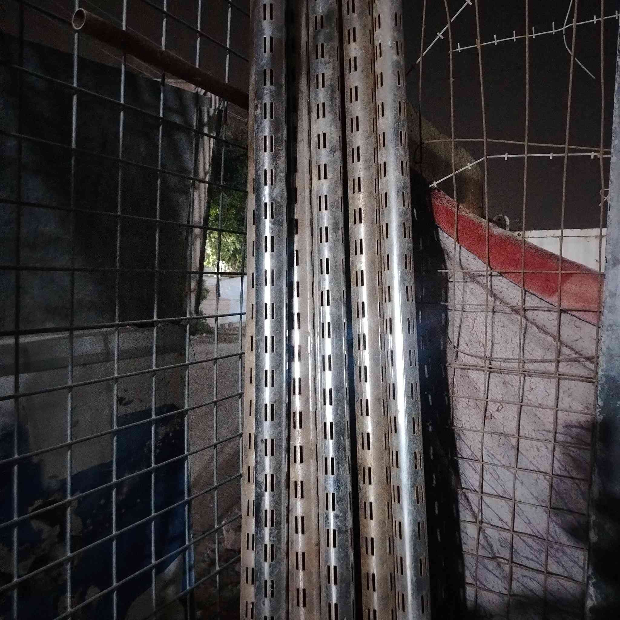 سلام عليكم رف زجاج كامل اي نقص مابي ***********اتصل وبل خدمه
