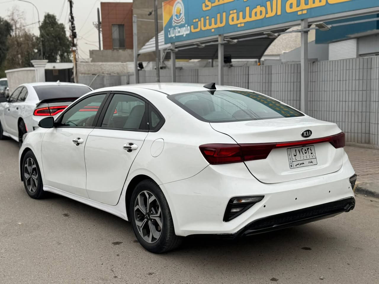 السلام عليكم 
كيا فورتي ٢٠٢٠ حادثها بنيد وجاملغ ايرباك الدركة فقط صبغ هنا بيدي قطعتين 
رقمها بغداد ب اسمي
مواصفات تحكم ستيرن ،مانع انزلاق ،ورادار تحديد مسار، وشاشة عطلات كروز سرعة  باقي المواصفات معروفة
 سعر ١٣٠ مكانها الصليخ ***********
