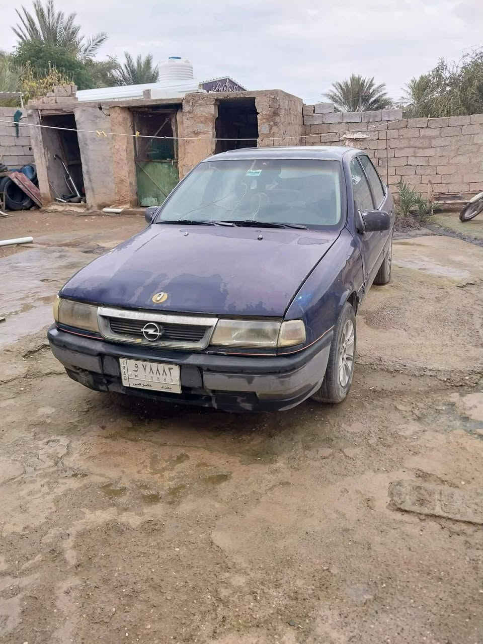 للبيع سياره اوبل عاطل مكينه سياره بسمي سنوينه رايح عليه سعره 20بي مجال ال شراى يتصل ***********
