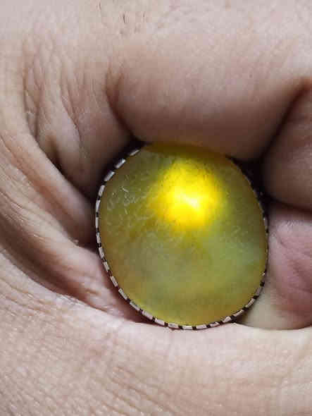 يماني اصفر طبيعي  قديم مخطوط ايه النور كامله 
قياس الخاتم 23
***********
السعر خاص وبخدمتكم
