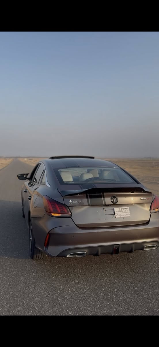 MG GT 2023 تيربو وارد خليجي الغانم فول مواصفات
تبريد و تدفئة فوول
تحكم ستيرن 
بانوراما
كار بلي + اندرويد اوتو 
مثبت سرعه
كشنات كهرباء 
مانع انزلاق 
تحكم صوتي 
كامرات 360 درجة 
حساسات من جميع الاتجاهات
نظام مراقبة ضغط الاطارات
تحذير مغادرة المسار
——————
السيارة محركها 1.5 تيربو 4 سلندر 173 حصان دفع امامي 7 سرعات اللتر الواحد يمشيك بين 12 الى 16 كيلو حسب السرعة وكثافة الاستخدام سيارة مفولة و رزنه و بدون دوانز ما تعاني من اي نقص ماشيه 60 الف فحص مؤقت
السيارة بيها حادث مصبوغة عام بسعر مناسب جداً 
مكاني البصرة 
للأستفسار على الرقم ***********

