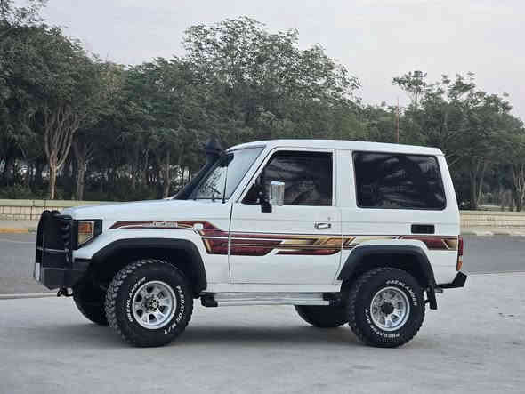 ميگزةمين بؤكس 89
مةكينة 2f
4گير دةبل اكسل 
4تايةو ويلي لؤك 
مةكينةي تؤزيك دوكةلي هةية 
سعري 35مةجاليكي كةم 
شوين كةلار 
***********
