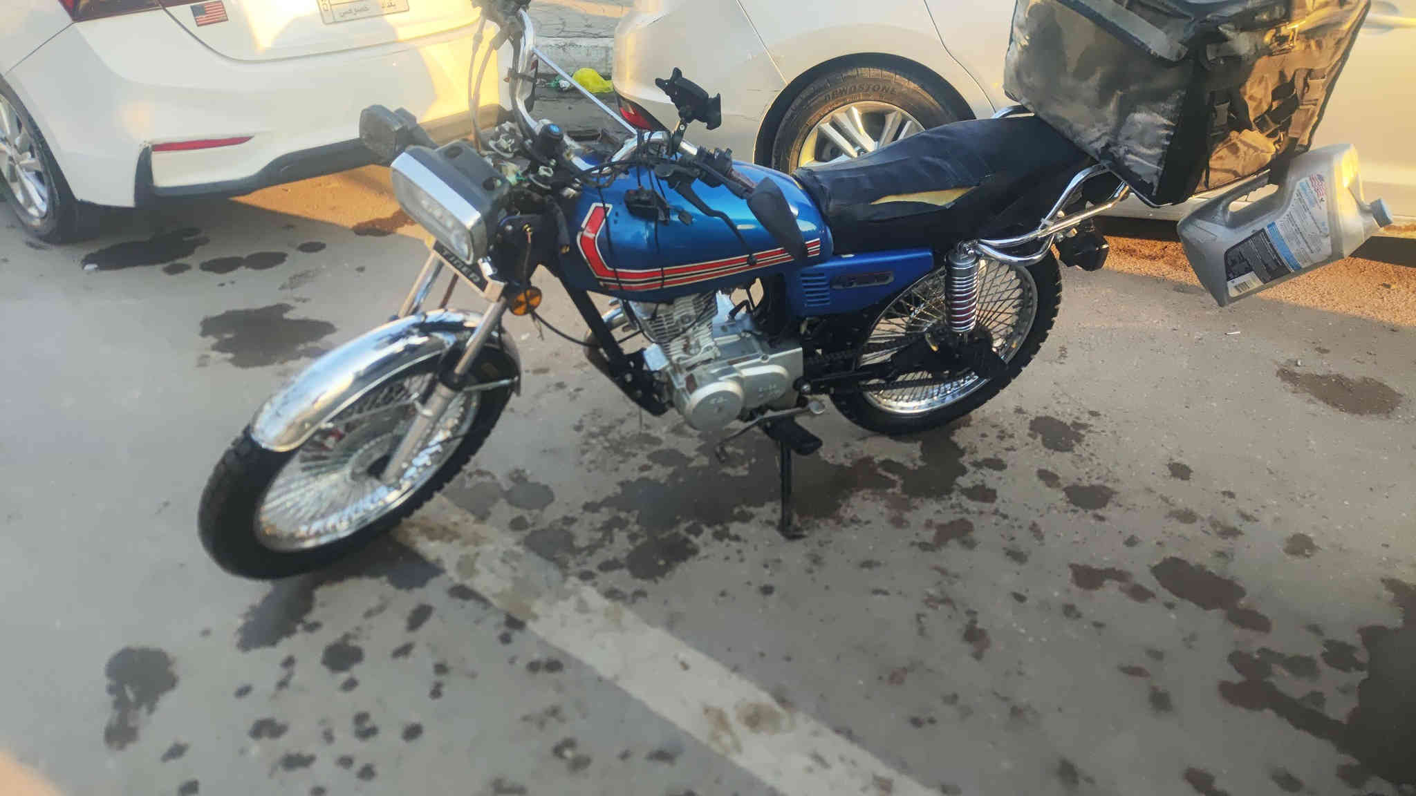 دراجة سونيك 4 كير محرك نضيف ما مفتوح صوته ناعم  بس بيها نقوصات دشبول ودبلات وماشة ووحدة من الاشاير واكعة مكاني دورة ميكانيك ***********
السعر 350 وبيه مجال تعال وتدلل
