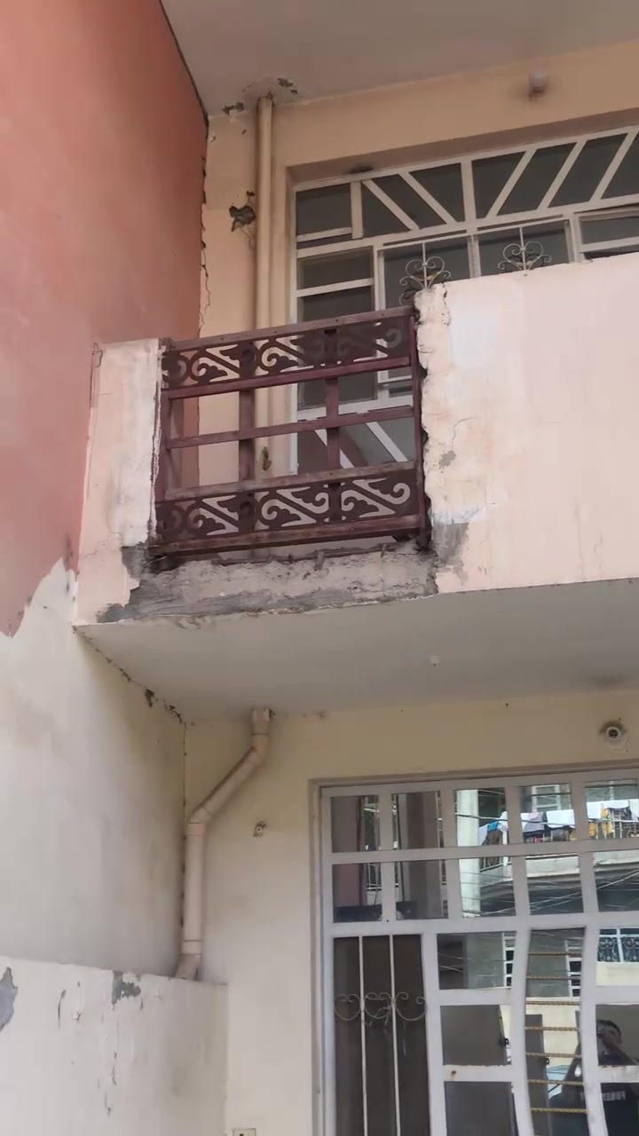 دار للبيع
مساحه..١٥٠ متر 
جنس العقار.. طابو صرف مشاع 
الموقع… بعقوبه حي المصطفى ٧ نيسان 
نقطه داله… خلف المعهد كويا مباشر مدخل الجديد 
حاله البناء…طابقين ٤ غرف نوم مطبخ صاله استقبال كراج 
نسبه النظافه… يحتاج صبغ الدار خارج داخل فقط 

السعر… ((٢٠٠ ))مليون قابل للتفاوض 

الإتصال والتواصل …***********

مكتب النخبه ..
