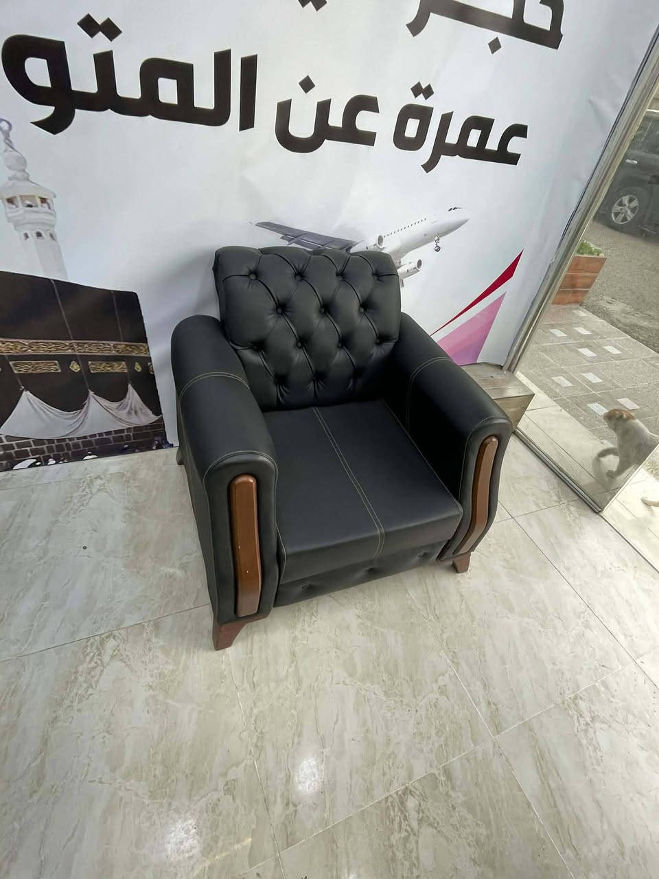 السلام عليكم ديوان 3 قطع ديوان مكتبي حديث جلد مستعمل
ميز أربع قطع وكبير حيل معه كرسي 
السعر 1,300 وبيهم مجال قليل تعال شوفهم ودلل
***********
