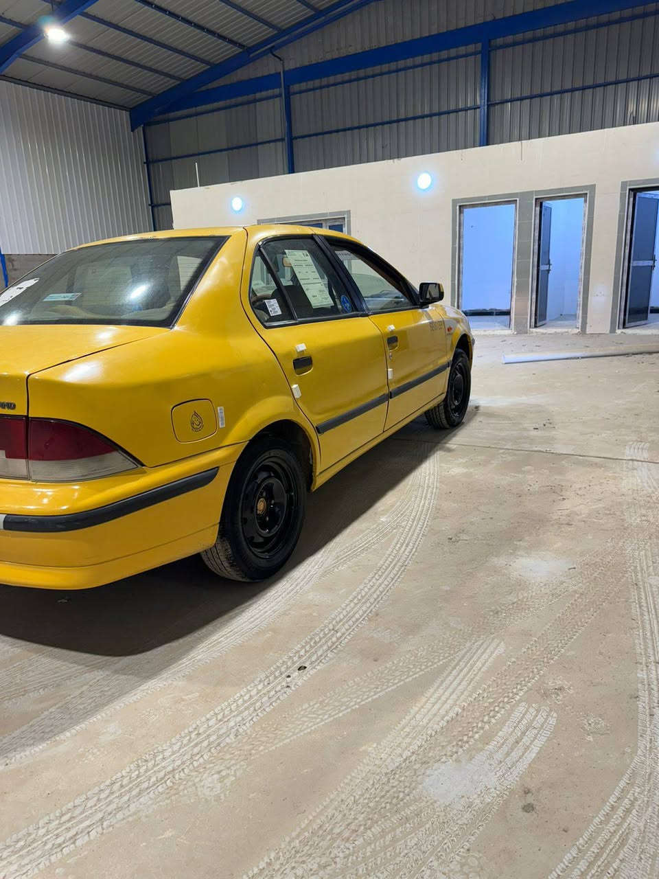 السلام عليكم سمند 2011 مكينه كير حداديه مكفوله سياره جديده رقم صدامي مصفره هيه  وغرامات سياره احله من الصور السعر 32بيها مجال بسيط ***********
