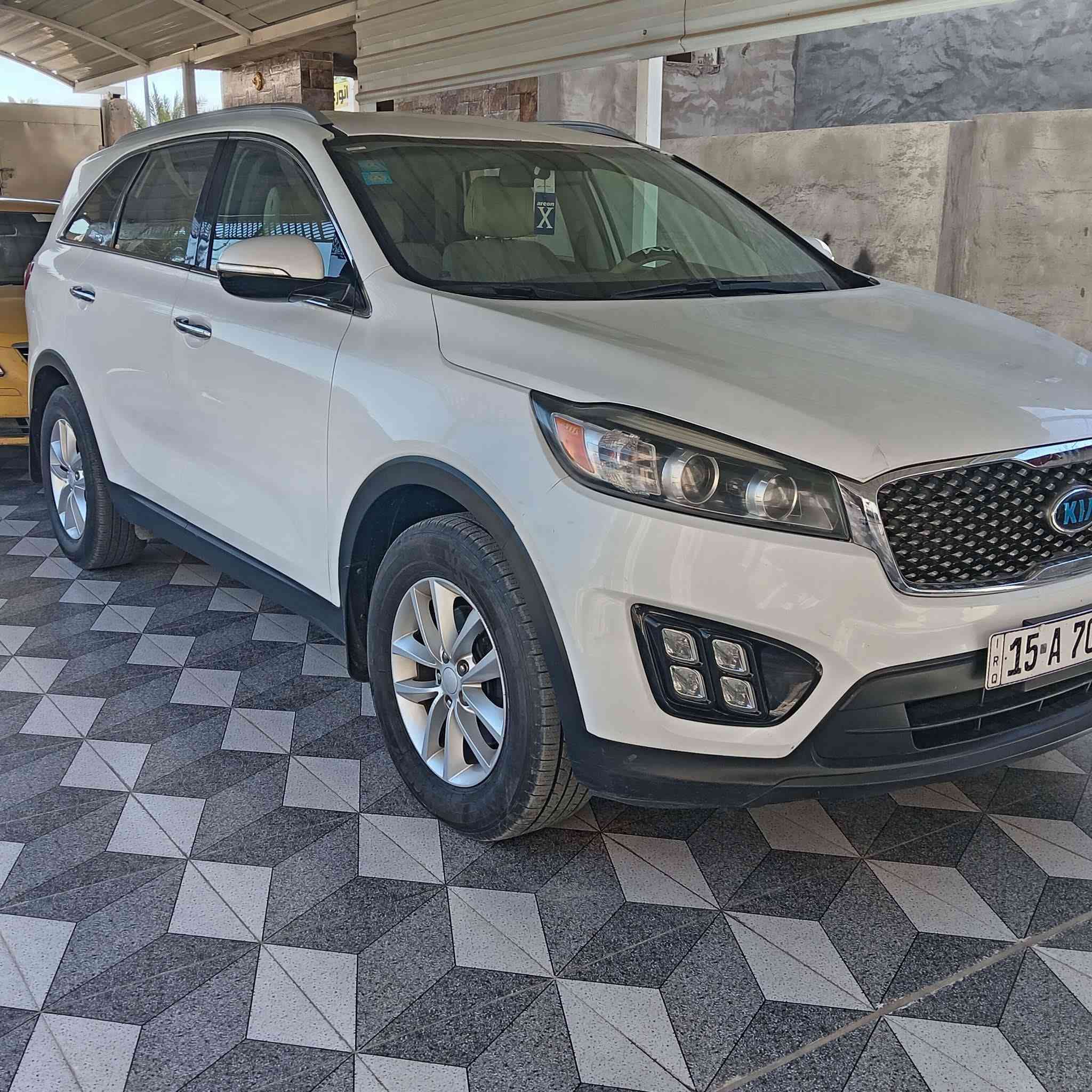 من رخصة الادمن المحترم ..
سورنتو  2016 وارد امريكي لون ابيض  مواصفات نص فول 4 سلندر 2400 مكينه مفتوحه معليه كازكيت صدر امامي خلفي جديد تخم تاير جديد دواخل جديد  سياره مكفولة كفاله من التبديل والباردة والخدوش عدا حافة البنيد بيه صبغ لاتنقيص ولا تبخير  . السياره أحلى من الصور ..  
بسعر 160 وبيها مجال حك الحيه .
رقم صاحب السياره .
***********
***********
